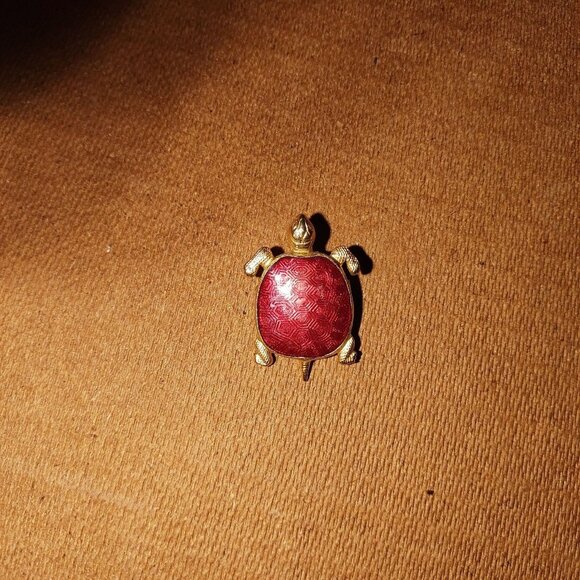 Vintage Gold Tone Turtle Brooch Pin With Red Enamel Shell - Picture 1 of 2